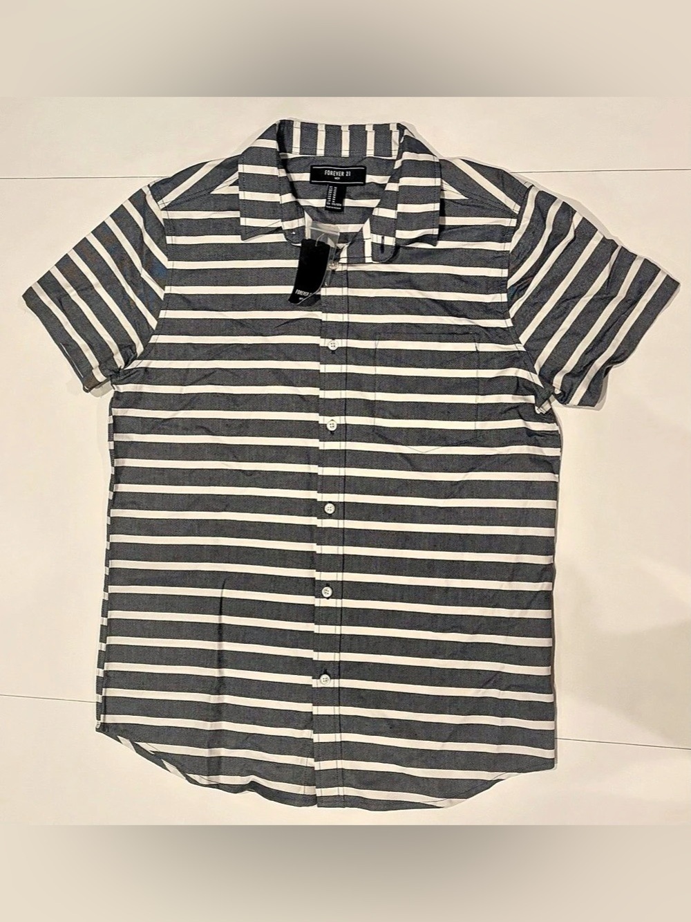 NWT Forever 21 Men's Striped Short-Sleeve Button-Up Shirt - Size M